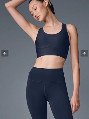 Alo Yoga Airlift empower bra 34D NWT